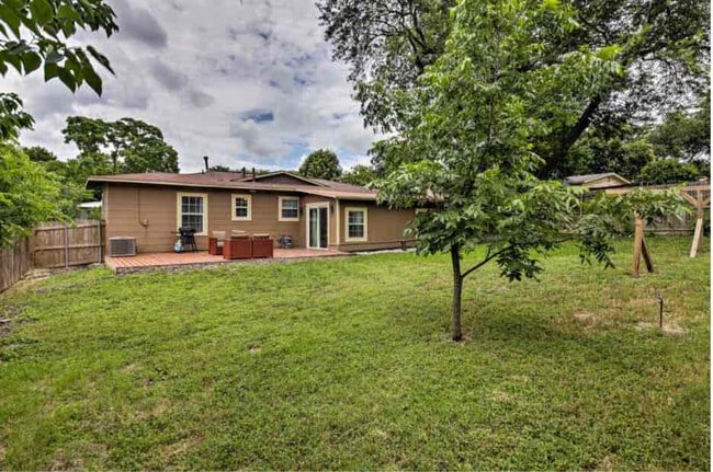 Photo - 611 Sumner Dr