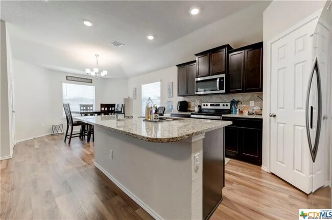 Photo - 2608 Arno St