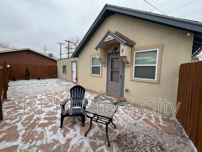 Photo - 512-512 1/2 W 10th St