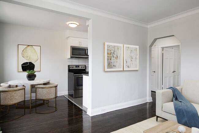 Photo - 1602 Bathurst St