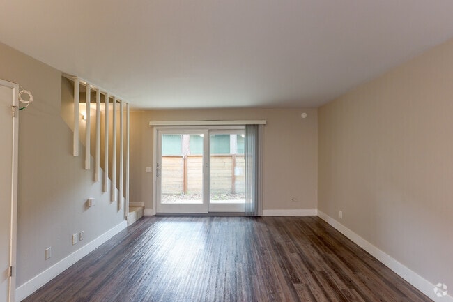 2BR, 1.5BA - 1,000SF - Living Room