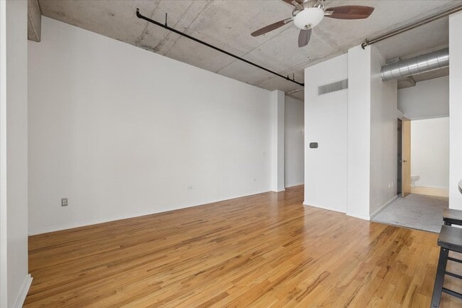 Photo - 6 S Laflin St
