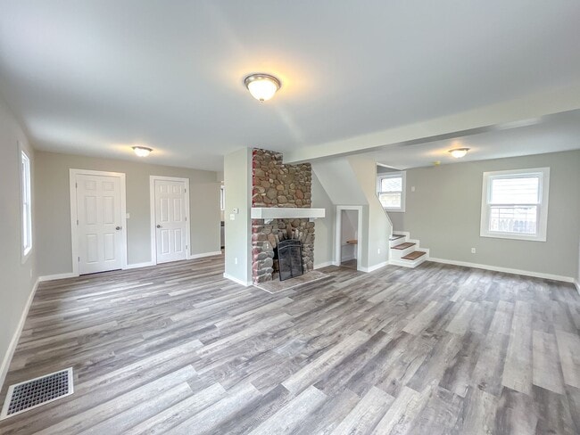 Photo - Large 4-Bedroom, 1.5-Bath House with Ocean...