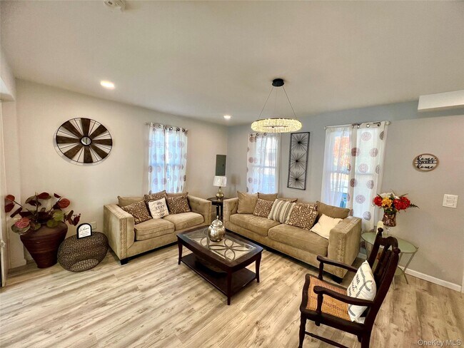 Photo - 126 W Main St