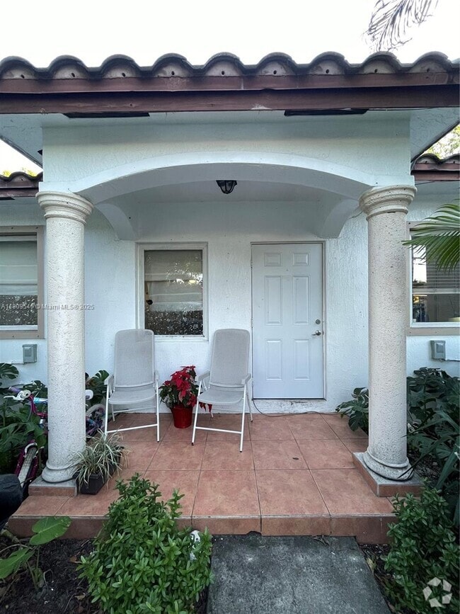 Building Photo - 3800 SW 29th St Unit A Rental