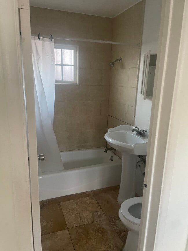 Bath - 6027 Heliotrope Ave Unit Charming