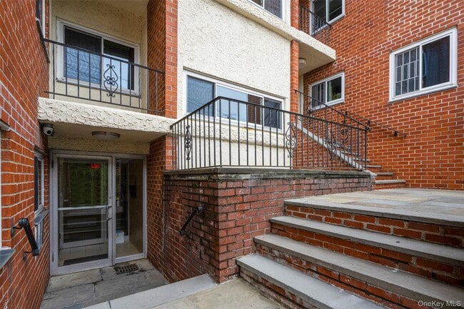 Photo - 900 Midland Ave Unit 1F