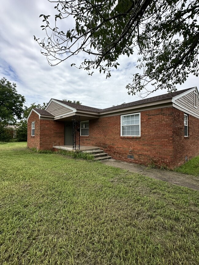 Photo - 4309 Springlake Dr House
