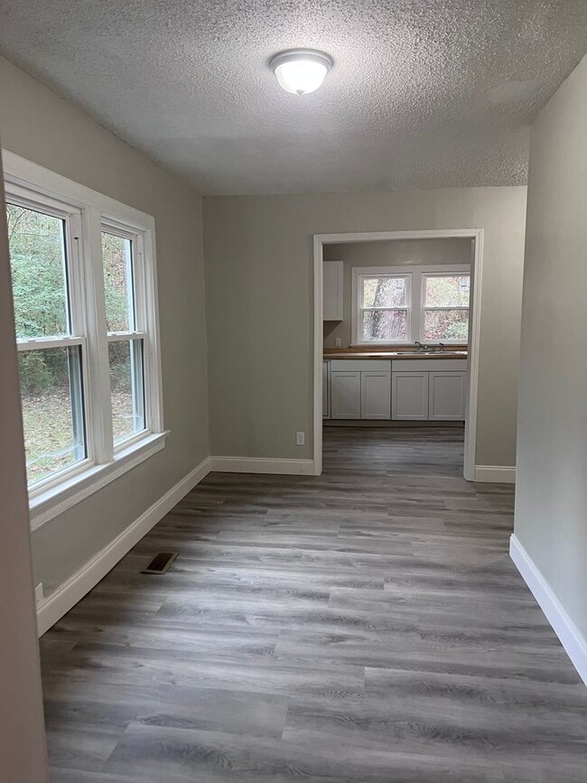 Photo - Spacious 3 Bedroom House in Rossville