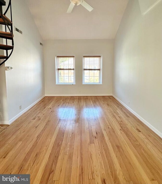Photo - 2930 S Buchanan St Unit C2