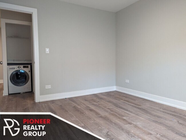 445 W Barry Ave Unit 217