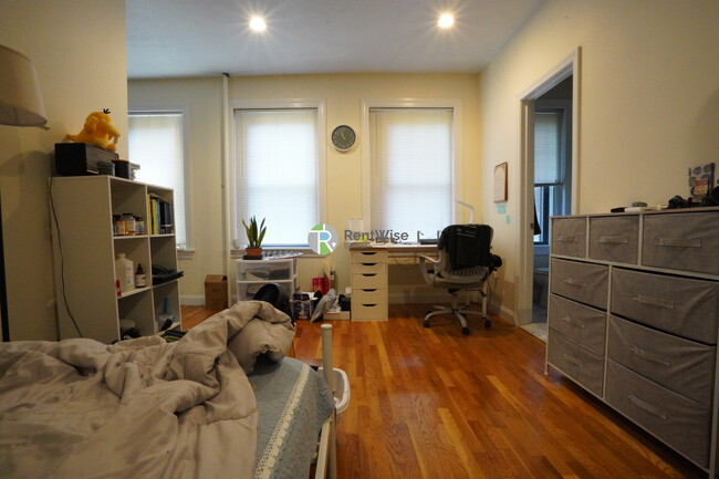 Photo - 62 Queensberry St Condo Unit 12