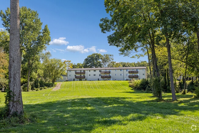 Lakeshore Hilltop Apartments