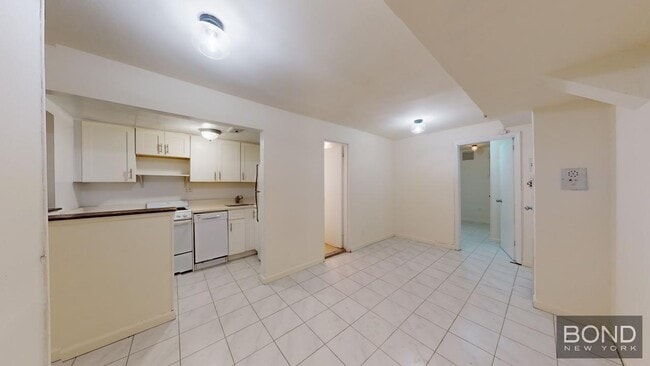 Building Photo - 286 W End Ave Rental
