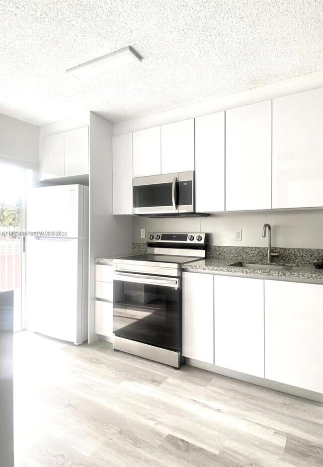 Photo - 2575 SW 27th Ave Unit 210