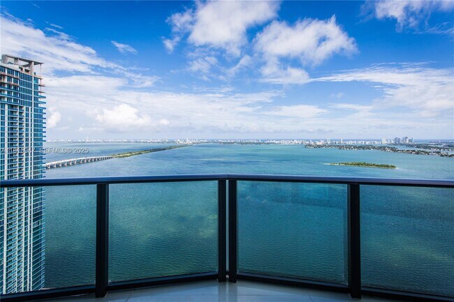 Building Photo - 460 NE 28th St Unit 4203