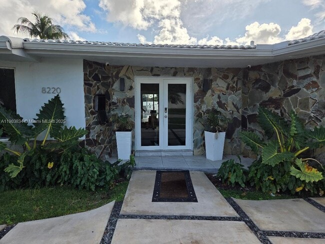 Building Photo - 8220 SW 48th St