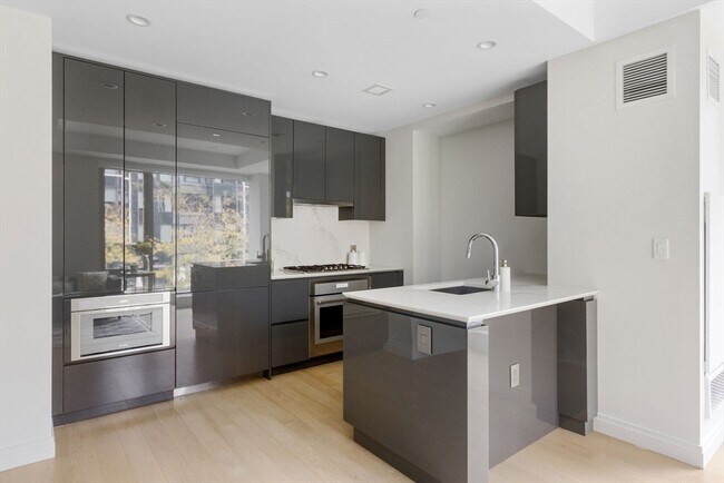 Photo - 135 Seaport Blvd Unit 611