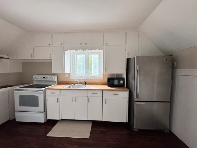 Photo - 158 Christiana St Unit Upper  in Duplex