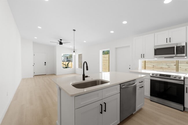 Photo - 29 Masters Dr Unidad B