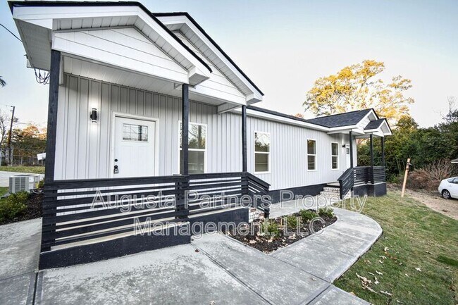 Photo - 2122 Circular Dr Unit B