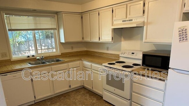 Photo - 1565 Fircrest Ct SE