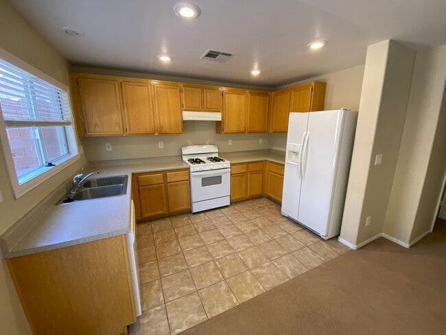 Photo - 757 La Tosca St
