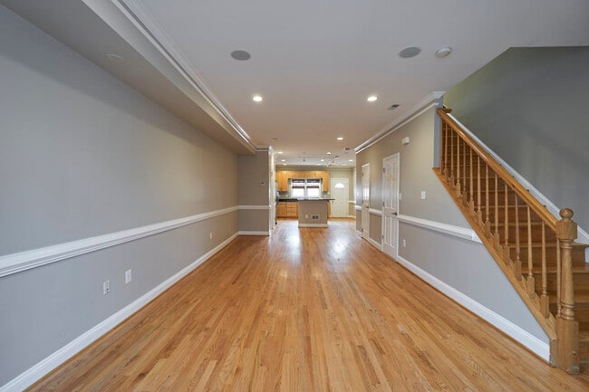 Photo - 1535 Gales St NE