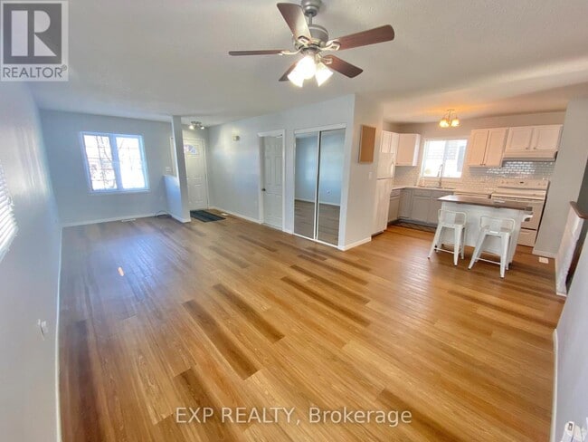 Photo - 55 Athabaska Rd