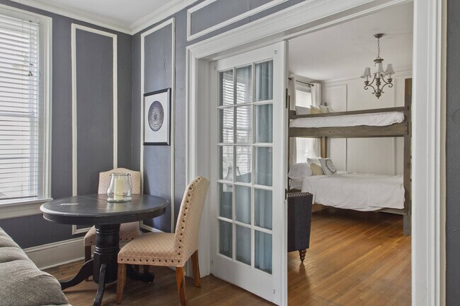 Photo - 633 College St Unidad 633 A