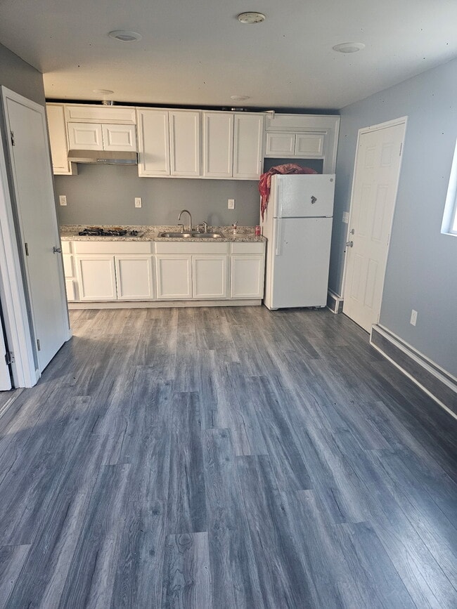Building Photo - 318 E Creston St Unit 1 bedroom