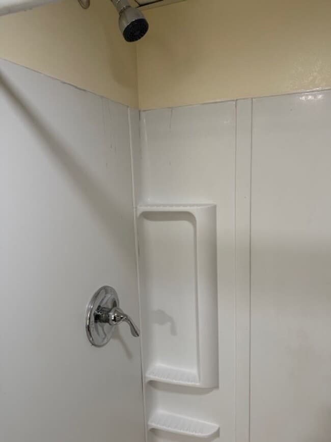 Building Photo - 303 Logan Ave Unit 4