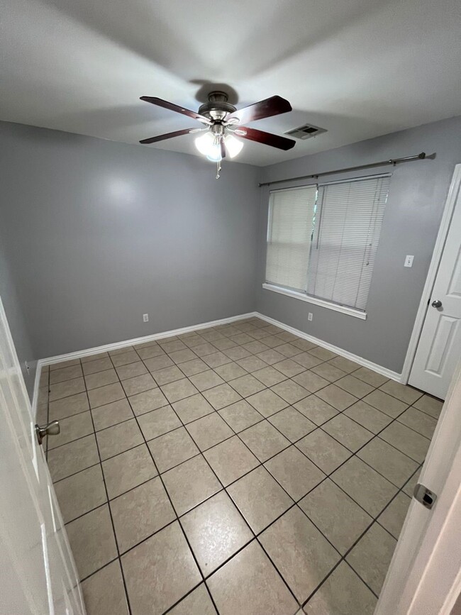 Photo - 4927 Leeland St