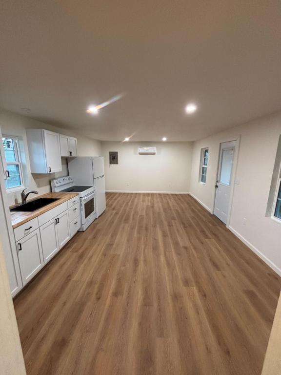 Photo - 1396 Cranfield Rd