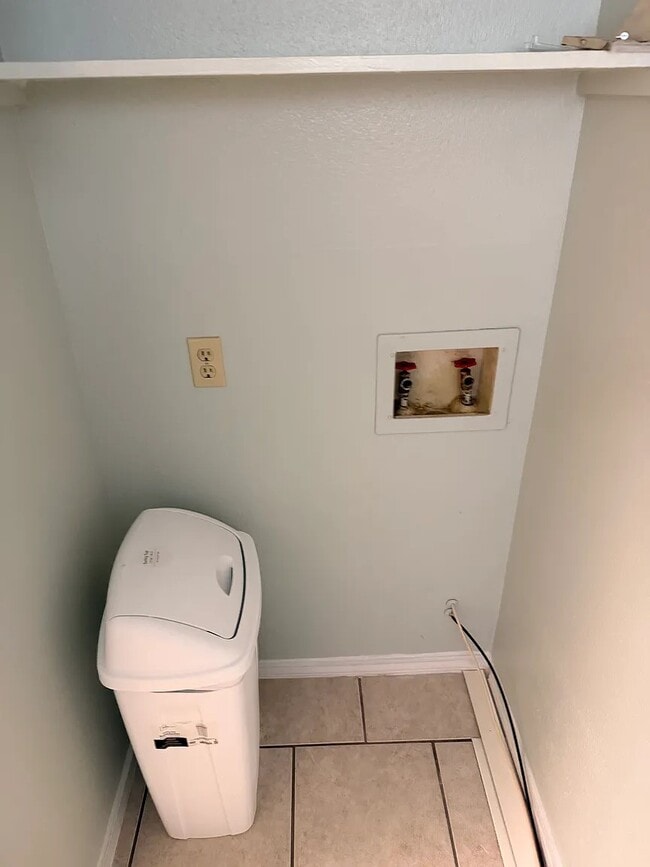 Photo - 13616 Dutch Myrtle