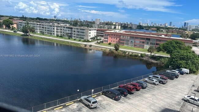 Building Photo - 1351 NE Miami Gardens Dr Unit 604E Rental