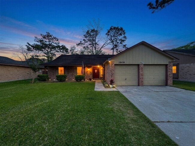 Building Photo - 2909 Laurelridge Dr