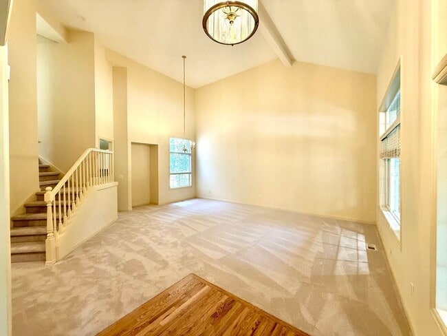 Lovely, Quiet 3 bedroom Single Family - Lovely, Quiet 3 bedroom Single Family House
