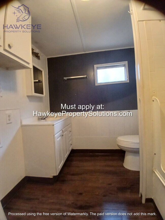 Photo - 1724 Oakland Rd W