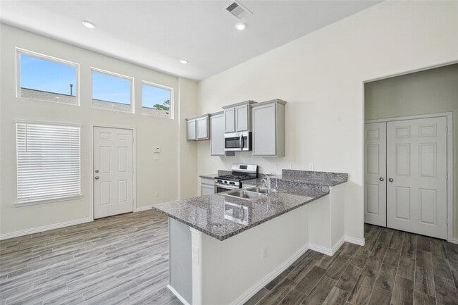 Building Photo - 222 N Lynx Trail