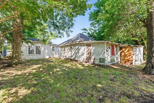 Photo - 609 E Walker St