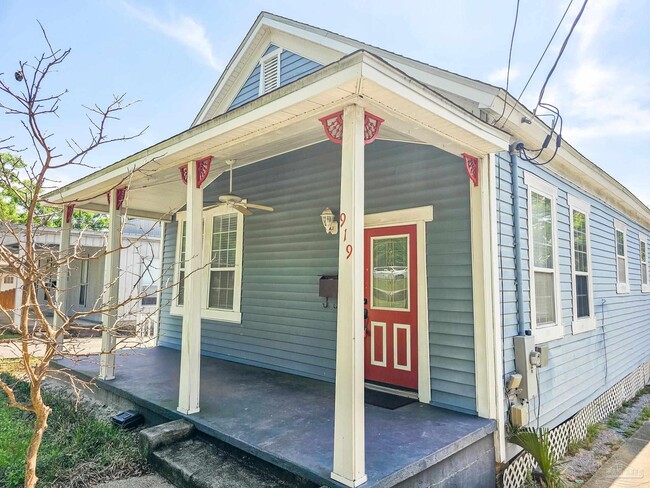 Photo - 919 E La Rua St