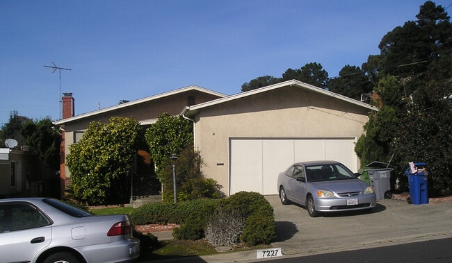 Building Photo - 7227 Plank Ave