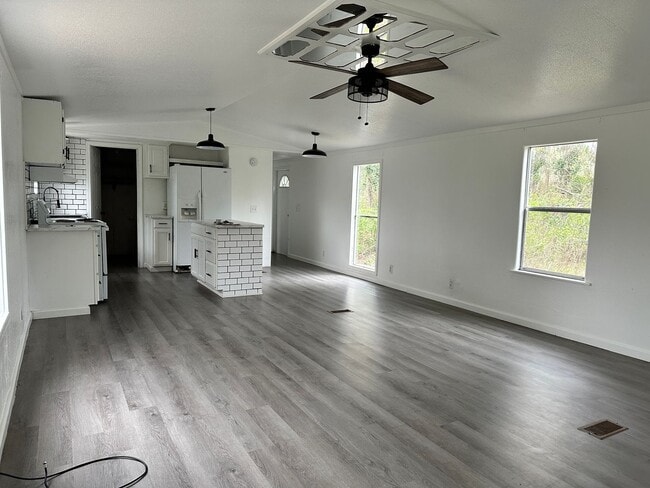 Photo - 3-bed/2-bath on 1 acre!