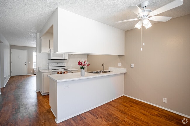 1BR, 1BA - 715SF - Dining Room - 110 Peppertree Apartments