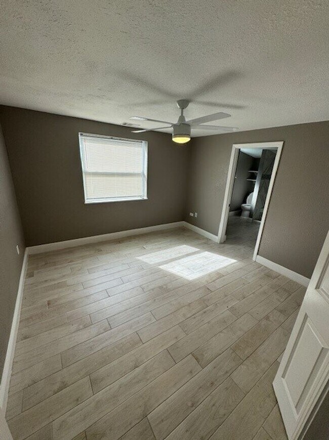 Photo - 1896 Keewin Ave NE