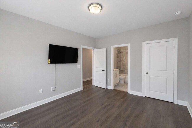 Photo - 1375 Walking Wy