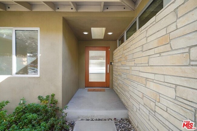 Photo - 1700 San Ysidro Dr
