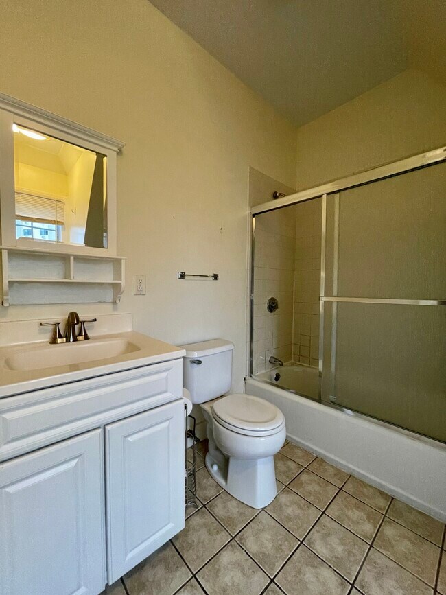 Building Photo - 186 Naples Rd Rental
