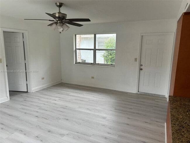 Building Photo - 675 NE 151st St Unit B-B Rental